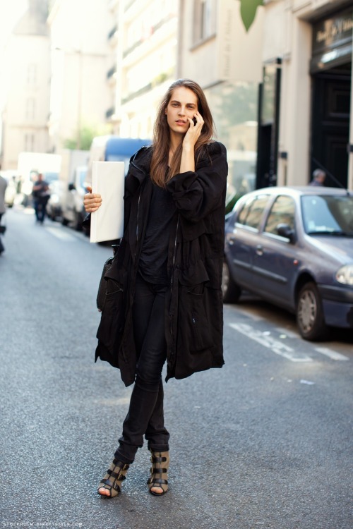 vogue-kingdom:  Message me if you’re 100% street style! Need more blogs to follow xx