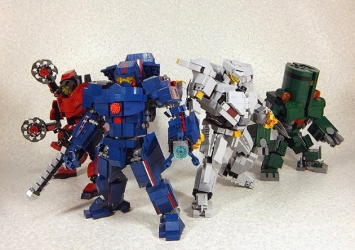 liamdryden:  battledad:  regalbuick:  ed-pool:  LEGO Pacific Rim Jaegers by MOKO  Source  *gently screams*   Yoooo  need 