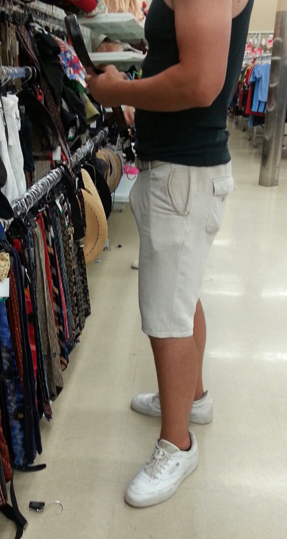 ducatihung12:  freeballingla:  Bulge!  yummy.. 