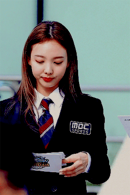 180820 / The Cutest Reporter Im Nayeon!