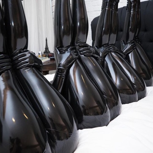 fawnstarflare: lustrous-latex: Reflective porn pictures
