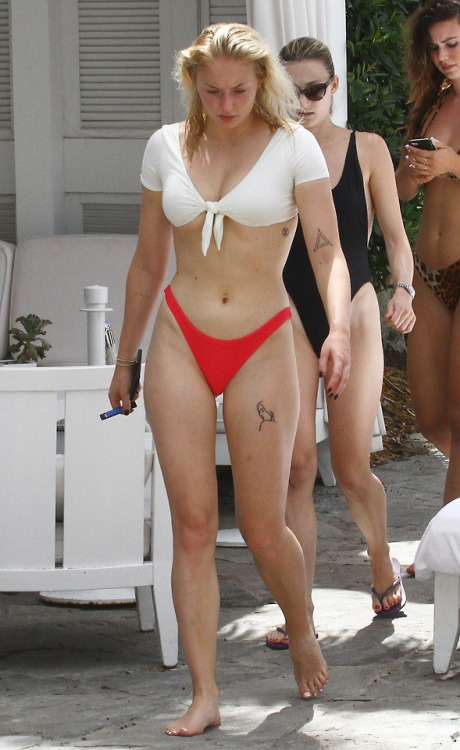 Sophie Turner bikini at the Delano Hotel pool in Miami - August 13, 2018