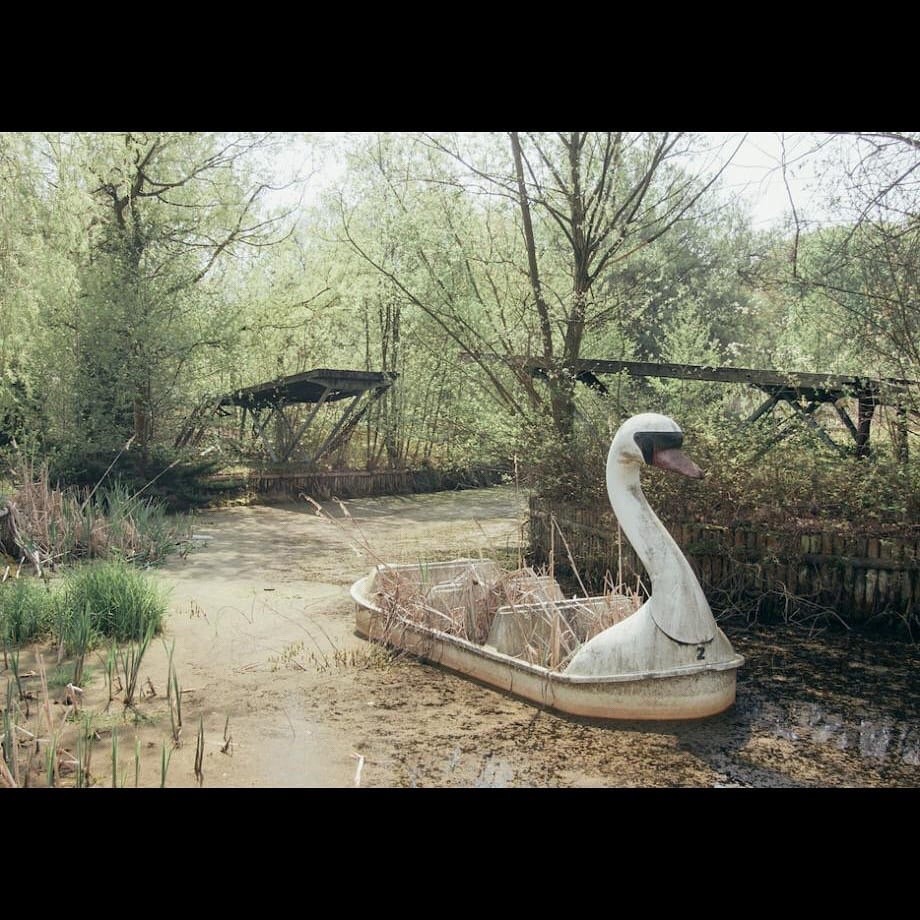 • @jrskeedeeboomboom #amusementpark #abandoned #abandonedamusementpark #abandonedplaces #spreepark #berlin #germany #ferriswheel #amusementparkrides