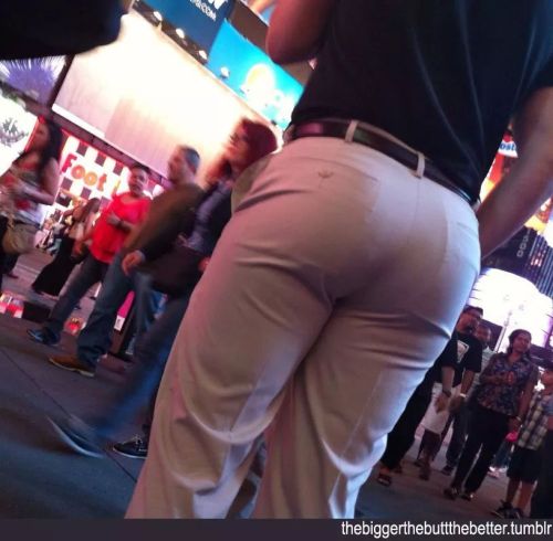 Azz like his mama