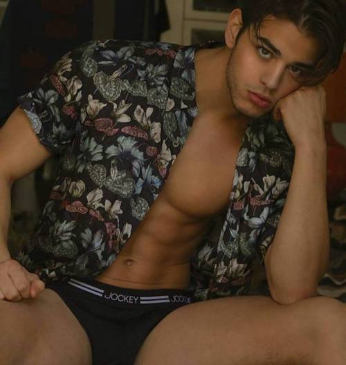 HOTT MEN International
