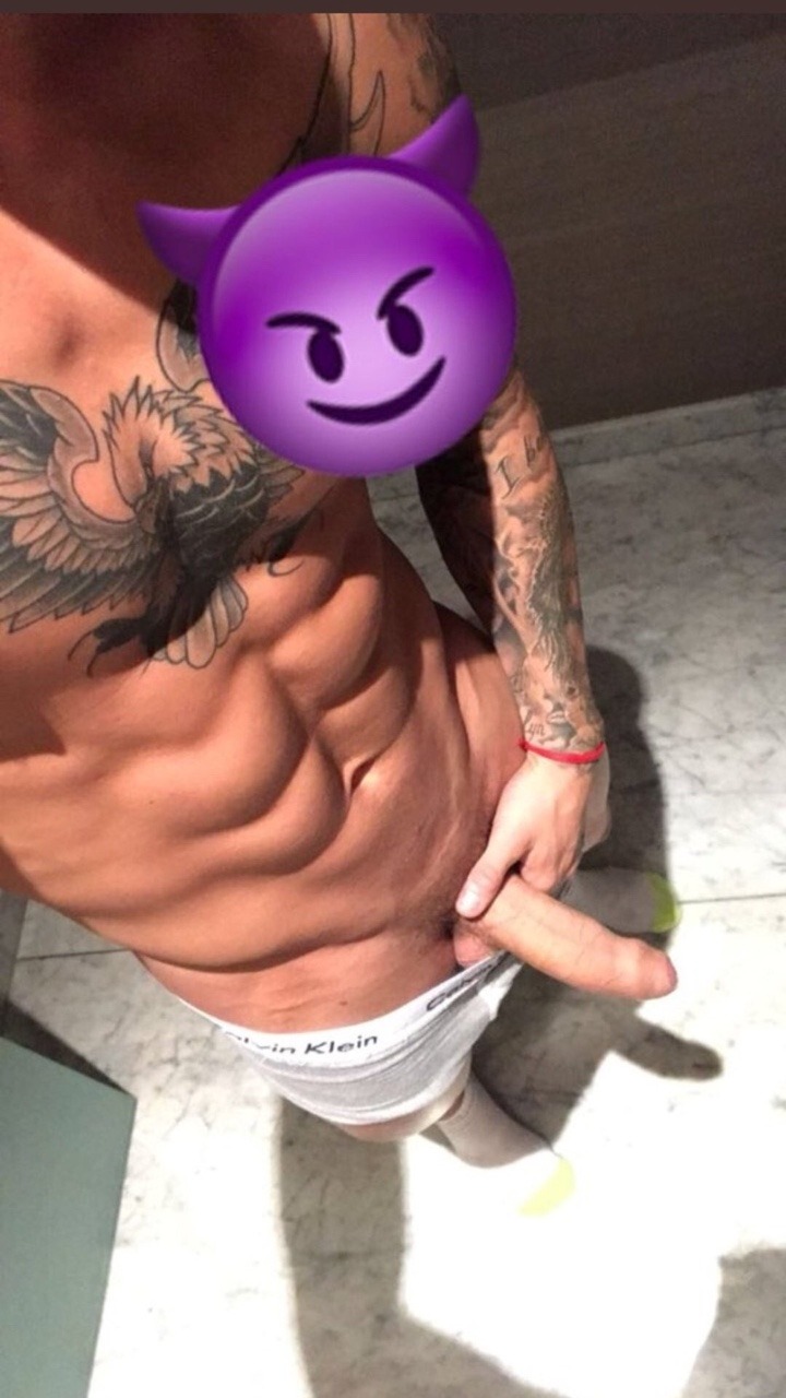 sprinkledpeenreturns:Footballer Leo Parraguez