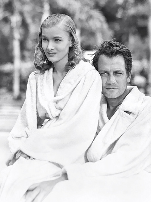 wehadfacesthen: Veronica Lake and Joel McCrea resting between takes during the filming of Sullivan&r