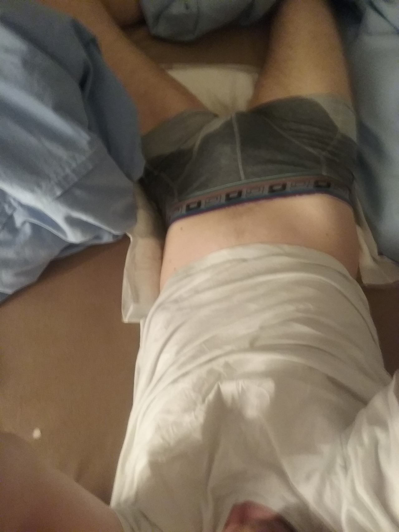 rehlein-xx:A little accident in my bed … I better wear diapers :o