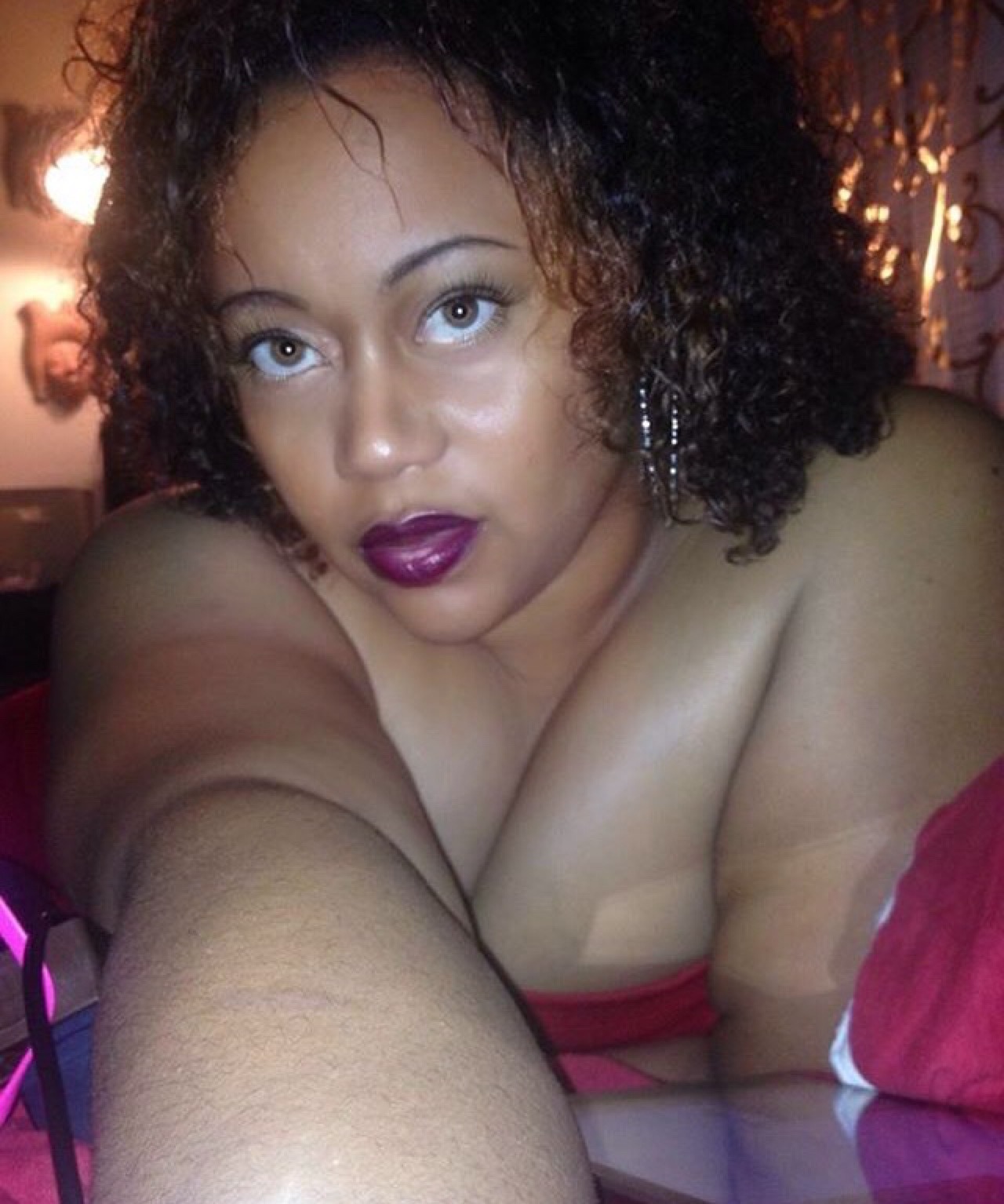 allphattybootywomen2:  Amazing Queen Curves!!🏆🏆🏆 IG : curvezdangerous