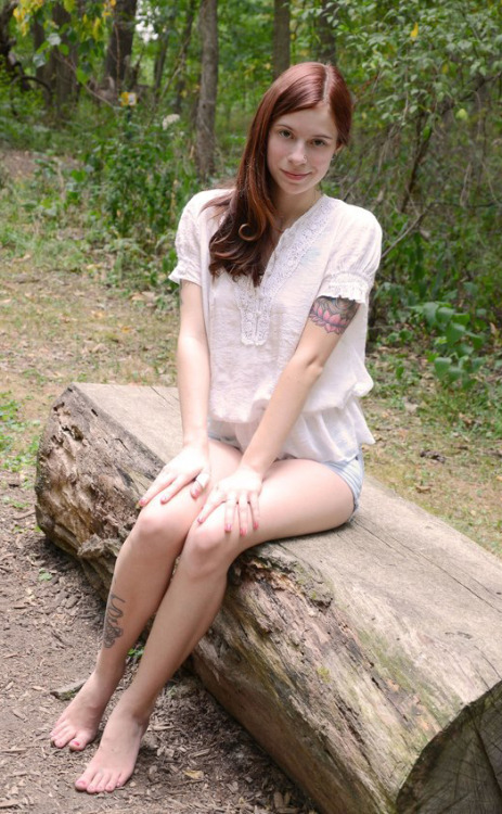 sexy-redhead-redhair-orangehair:    Kızılderili Atasözü :“..Neden ben insanlara güvenmemeyi öğrenip ruhumu kirleteyim.Onlar güvenilir olmayı öğrensinler…”#RiversongSuicide  