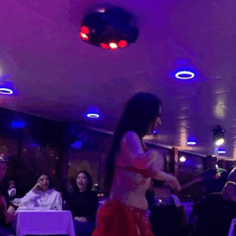 💃🏽 