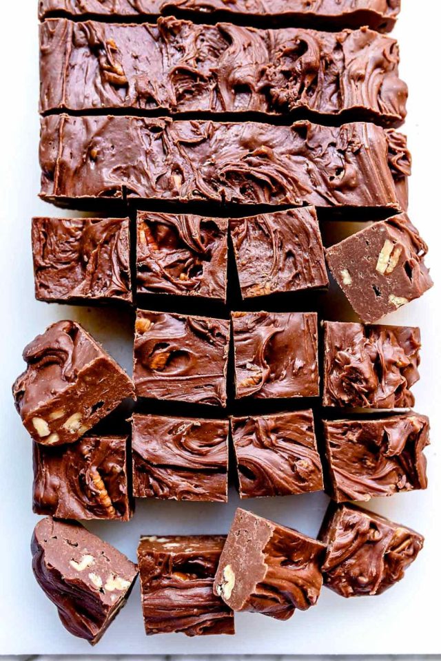 (via https://www.foodiecrush.com/wp-content/uploads/2011/12/Moms-Homemade-Fudge-foodiecrush.com-020-1024x1536.jpg) #recipe#fudge#chocolate
