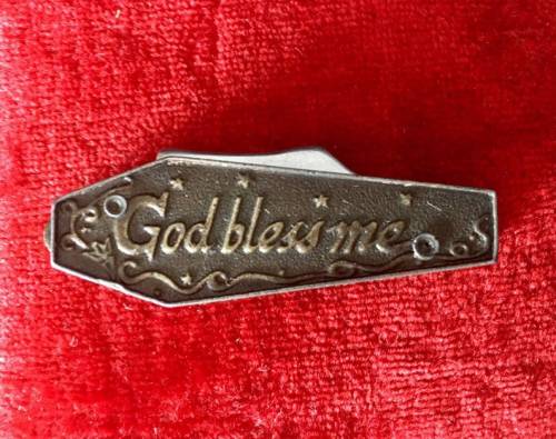 draculasdaughter:Coffin & Skeleton Pocket Knife, 1910s.