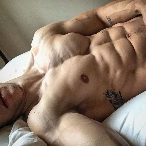 newmanfitness:  That Sunday morning snooze 🙌👌👍  #nofilter #selfie #instagood #followme  (at Cambridge UK)