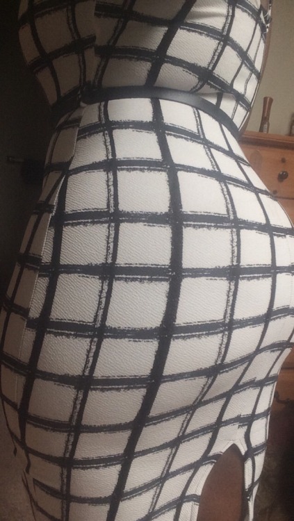 lebritanyarmor:  naalgonaa:  lebritanyarmor:  the dress I picked for the wedding 😍  Babe this dress omg  seriously right ? it’s gorgeous & I paid less than 30 dollars for it .