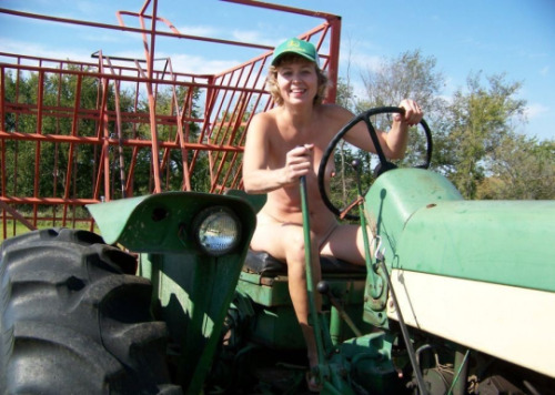 speedytravelercollective:John Deere 630, driven by a warm blooded farmer, pulling a hay basket.  ano