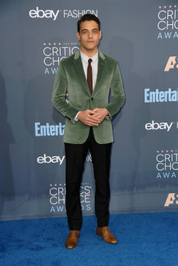 brianflavortownmassacre: arfie:  celebsofcolor: Rami Malek attends The 22nd Annual Critics’ Choice Awards at Barker Hangar on December 11, 2016 in Santa Monica, California. you know he had to do it to em  