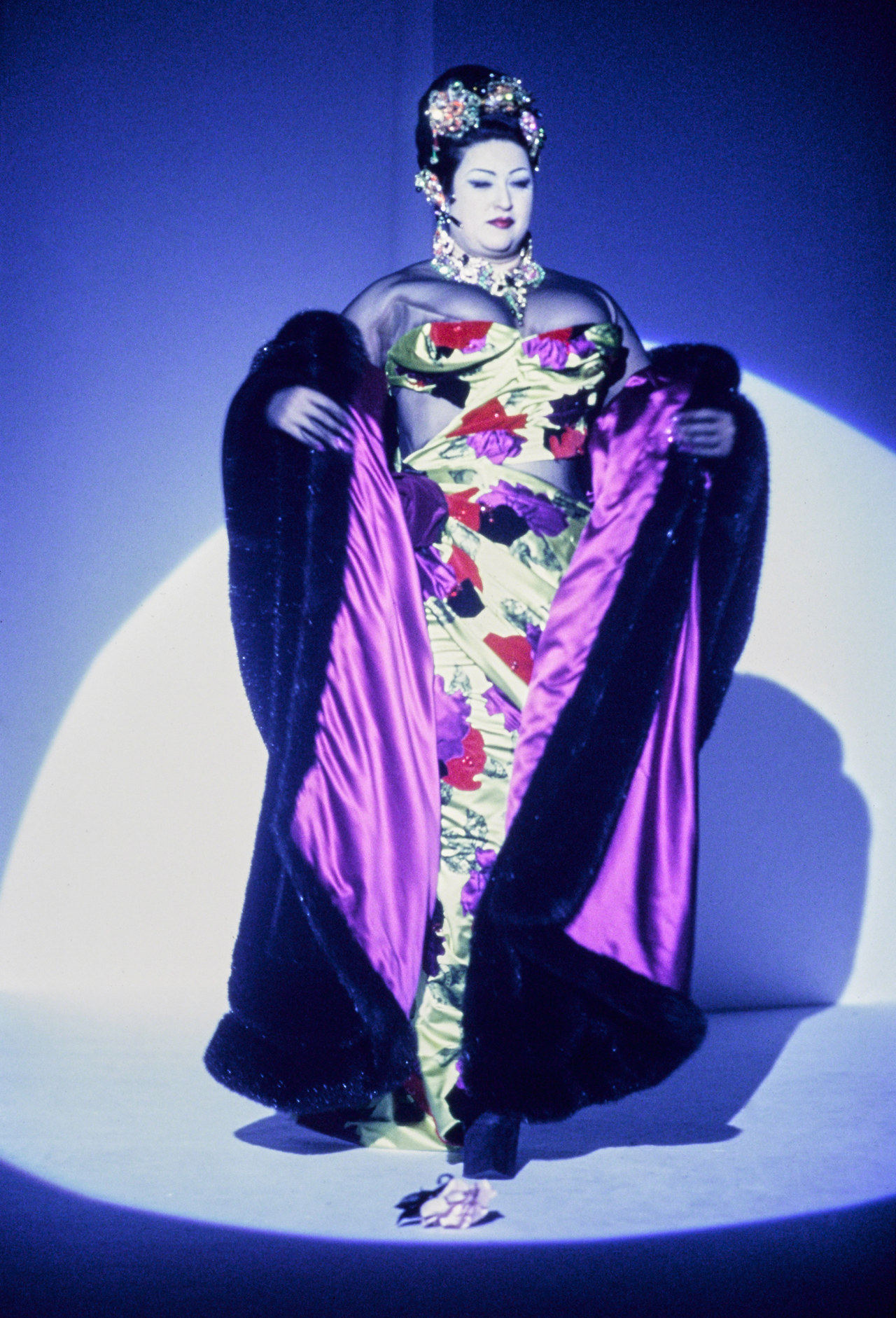 ohthentic:  carmidoll:  Thierry Mufler f/w 1995 Haute Couture  Oh 