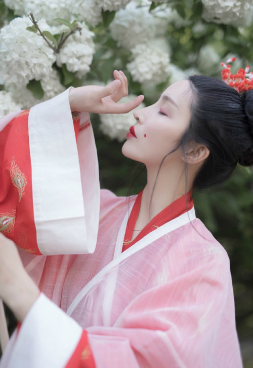 hanfugallery:Traditional Chinese hanfu by 一只叫jua的巨巨