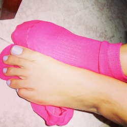 sundaysfeet:  smelly pink socks ;p 