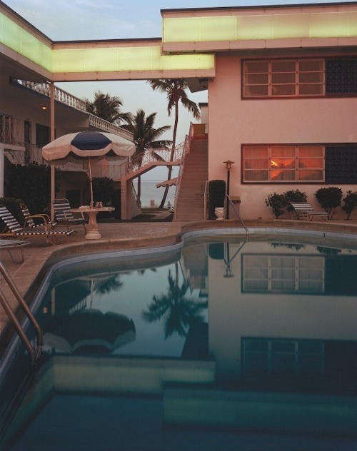 valenciajocelyne:redvelvetteacake:a summer that tastes of joel meyerowitz.this made me melt