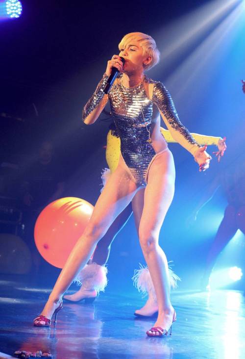 tiny0600:  hornyman550:  tiny0600:  annaborenda:  hotsexyfemalecelebs:  Miley Cyrus  do you get off on? http://annaborenda.tumblr.com/tagged/miley  would love to get my tongue between Miley’s ass cheeks  Ok me too  would love to get her the real thing