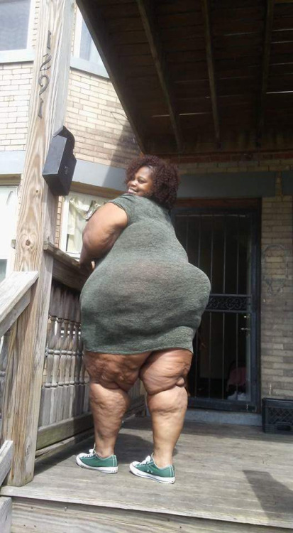 underyourbutt: bigboodaddy82: blacksupersizedasses: Oversized Perfect Booty and belly yes yes yes