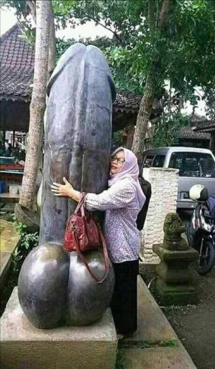 Kesian akak ini, dia gian batang besar. Saya boleh bantu. Wanita yang ingin nafkah batin, sila hubun