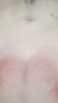 snowflakes-happy-place:  Cliche bubble bath