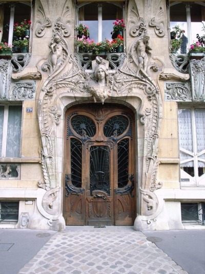 lostprofile:ART NOUVEAU PORTALS1. Salvador Valeri i Pupurull, Casa Comalat, 1911, Barcelona, Diagonal 442D; 2. Josef Maria Olbrich, Glücherthhaus, 1901, Darmstadt, Mathildehöhe; 3. Gottardo Gussoni, Casa dei Draghi, 1918/20, Torino, Corso Francia 23;