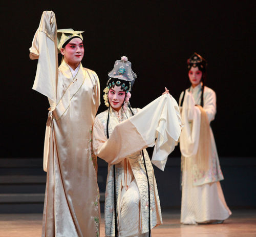 Chinese opera: kun opera. via 国家大剧院