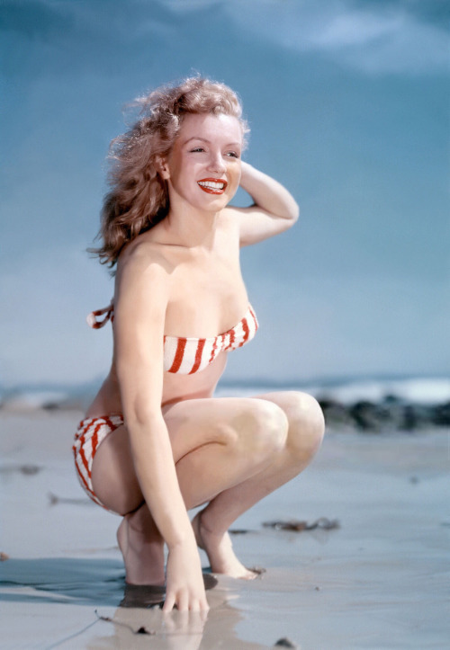 perfectlymarilynmonroe: Marilyn Monroe photographed