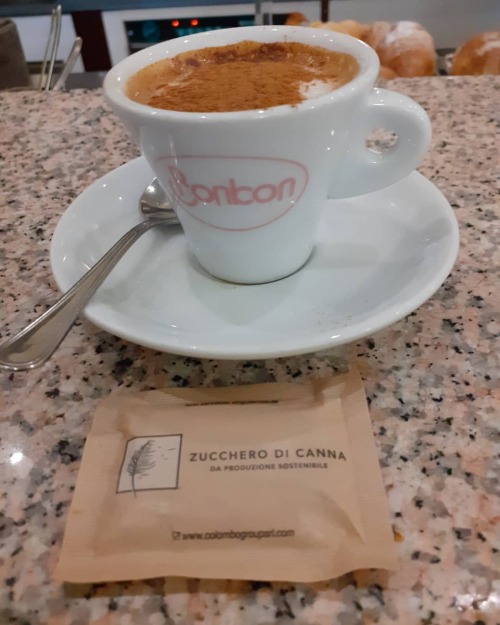 #21Ottobre🗓 ☕macchiato cannellato da Paul #BonBon , stamane che pareva ancora “notte” … ☂️
https://www.instagram.com/p/CVSMciSNO-EJ3pFuFo1OuiNa4DjClo9_zUcTIc0/?utm_medium=tumblr