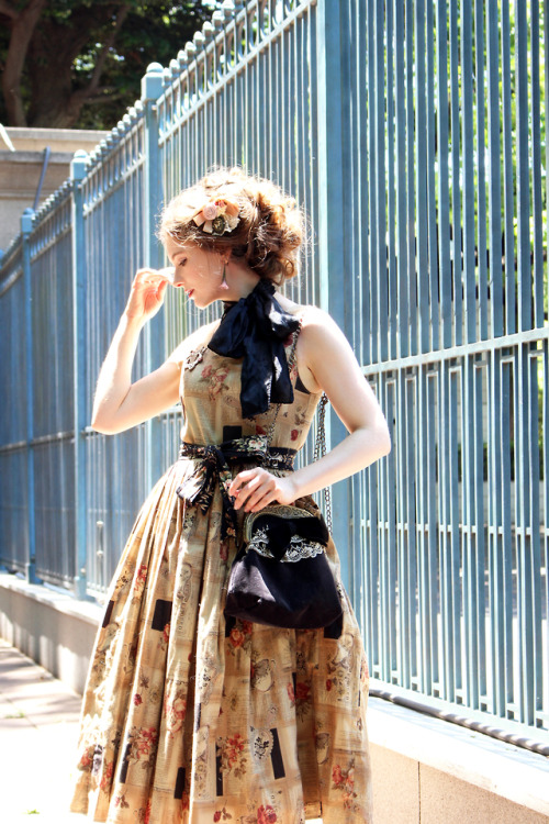 Klimt-inspired look for Klimt exhibit (on a hot day) Dress: Blauer Vogel Bag: old Moi-même-Moi