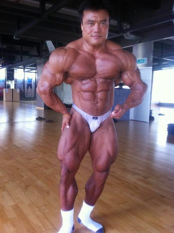 justmuscle77:  Wong Hong. Ain’t nothing Wong with this hot Asian man!