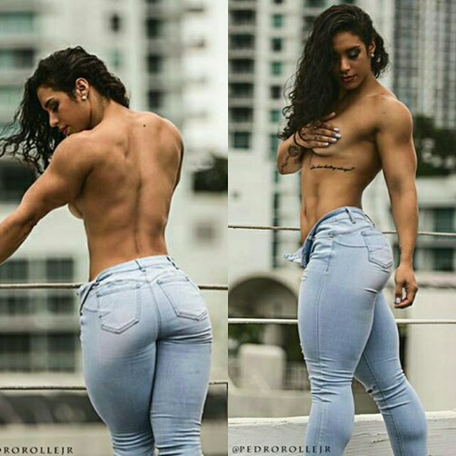 lift24-7everyday:  Kristina Nicole   #fitnessfriday #perfection #fitgirlsaresexy #bosschick #squatbooty #sexyfitchick #greatbody #hardbody #musclesaresexy  HER BODY IS BANANAS!
