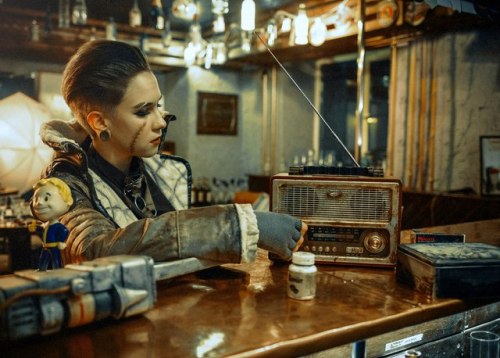  ▬▬▬▬▬ At the bar ▬▬▬▬▬ Fandom: fallout 4Characters: Elder Maxson (fem version) 