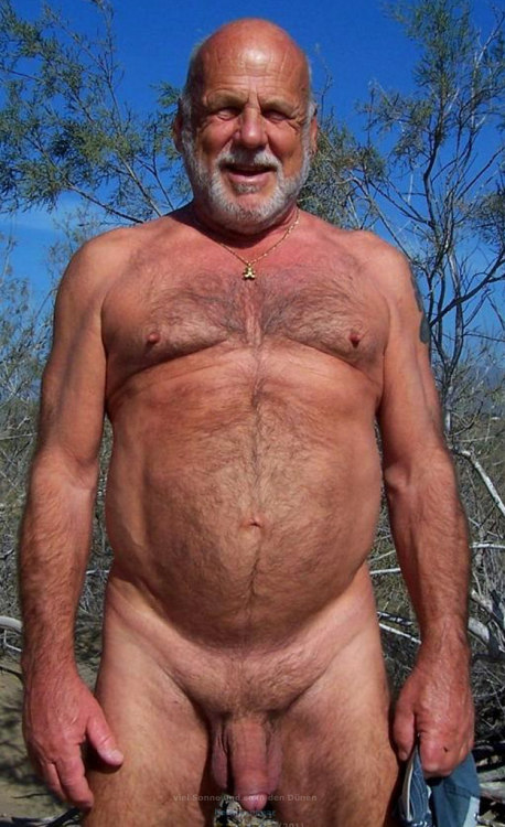 snackdandini: Nipple bear. So hot