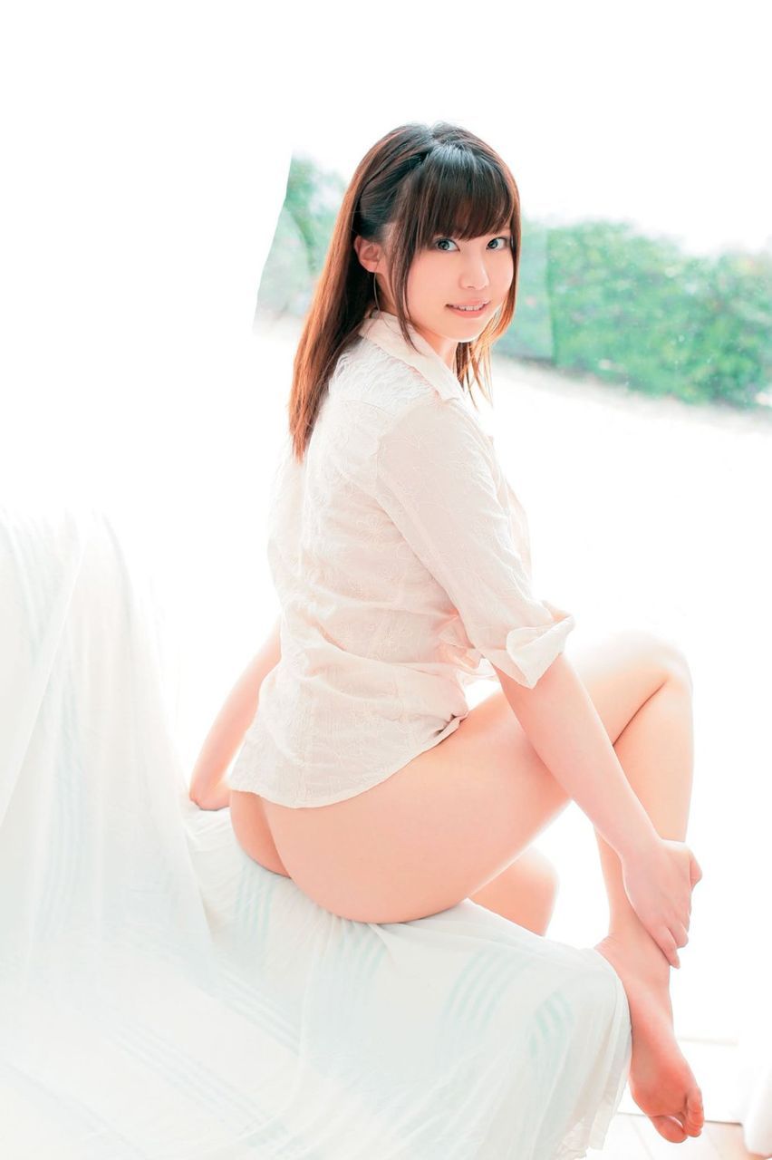 sheissosexy:  【着エロ・西野藍果】のパイパン・マンすじくっきり限界ギリギリグラビア！ :