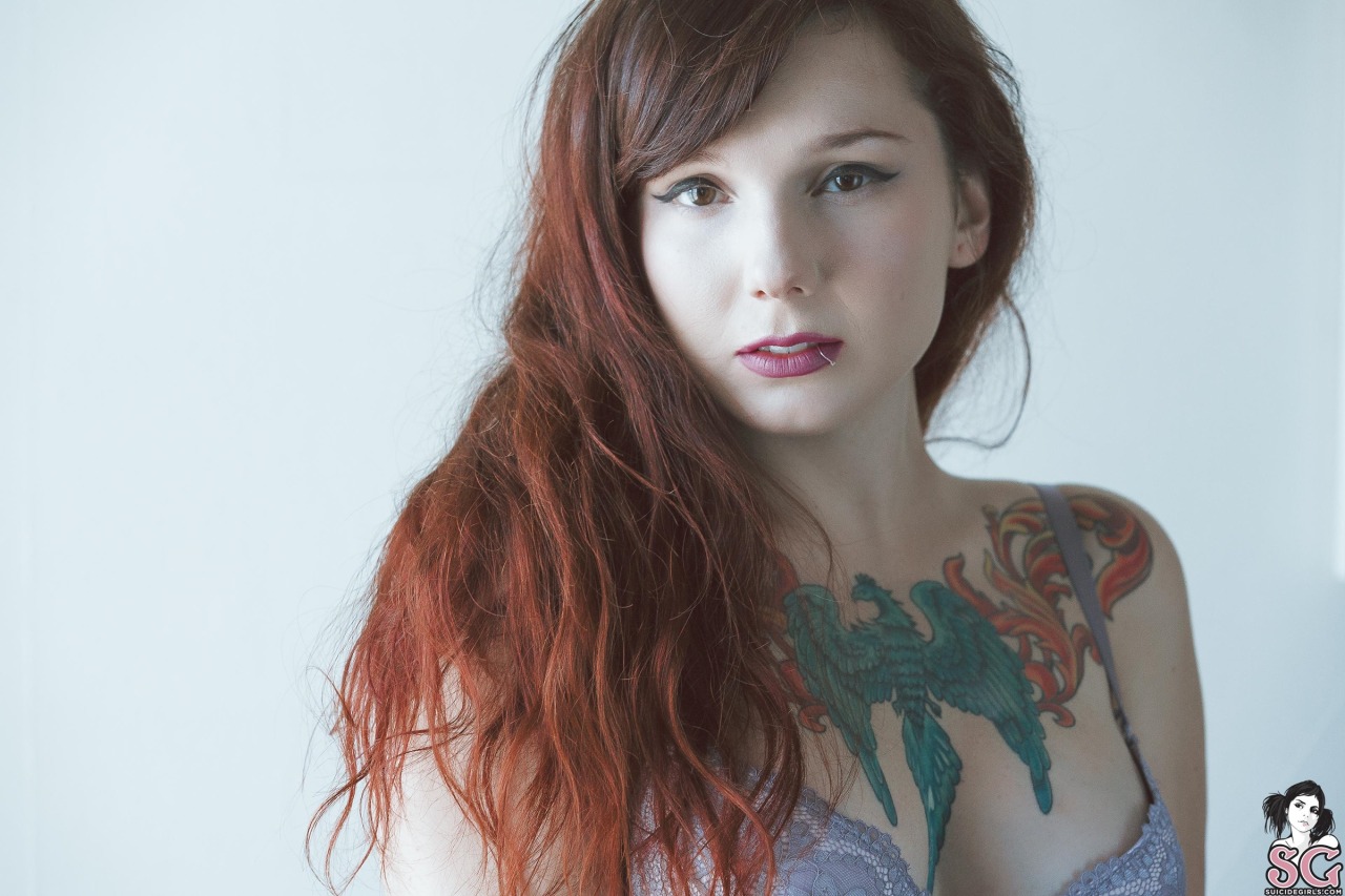 anothersuicidegiirl:  Coralia in the set..Body Language