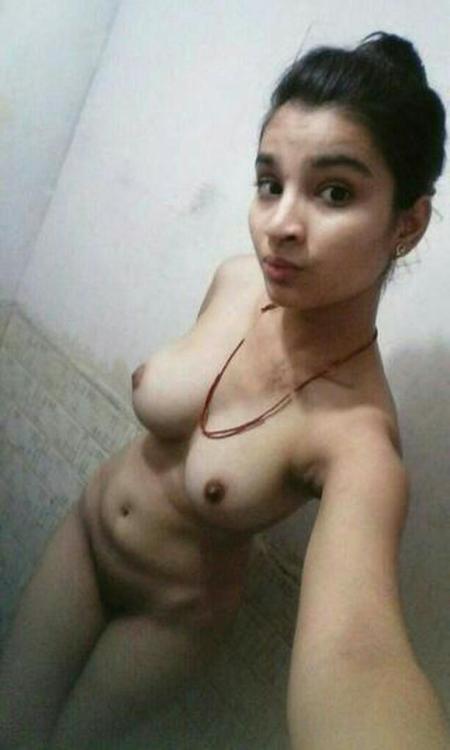 desiselfies: I’m going delete this Tumblr in 30 minutes. Reblog to make her famous. A fraud Sl