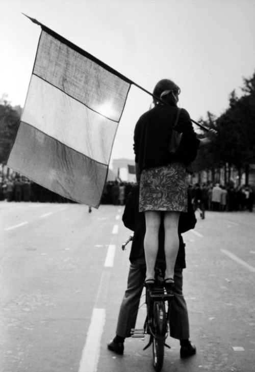 lepoingleve:Henri Cartier-Bresson - Avenue Des Champs-Elysees, Paris, France, 1968.