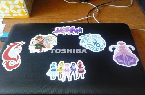 yourreclusivelunaticgeek:homura-bakura:Y’all are jealous of my decked out laptop :3Yes I am I really