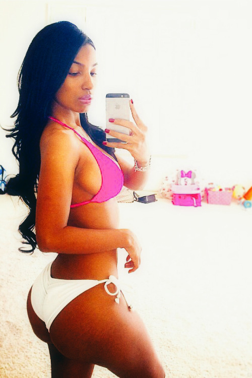 micwincommunications:  thefinestbitches:  Delianna Urena  Yes yes yes lawd please