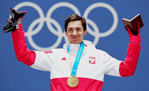 skijumpersangels: olympicsdaily: kamil stoch receives his well-deserved gold medal ❤️