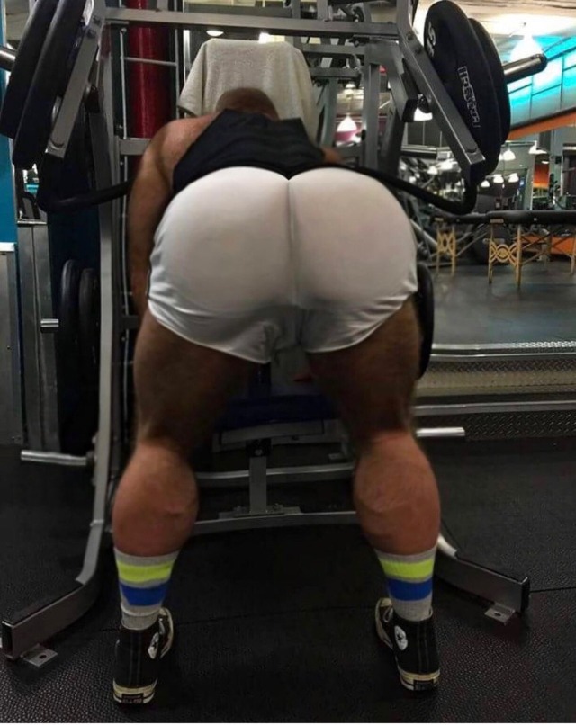 bangthefuckoutofme:detrared:I wouldnt care who&rsquo;s in the gym. If I come up to an ass like that, I&rsquo;m pulling his shorts down and I&rsquo;m sticking my tongue deep in his ass
