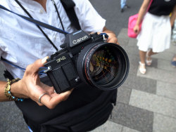tokyo-camera-style:  ShibuyaCanon New F-1 with 85mm f1.2 L lens