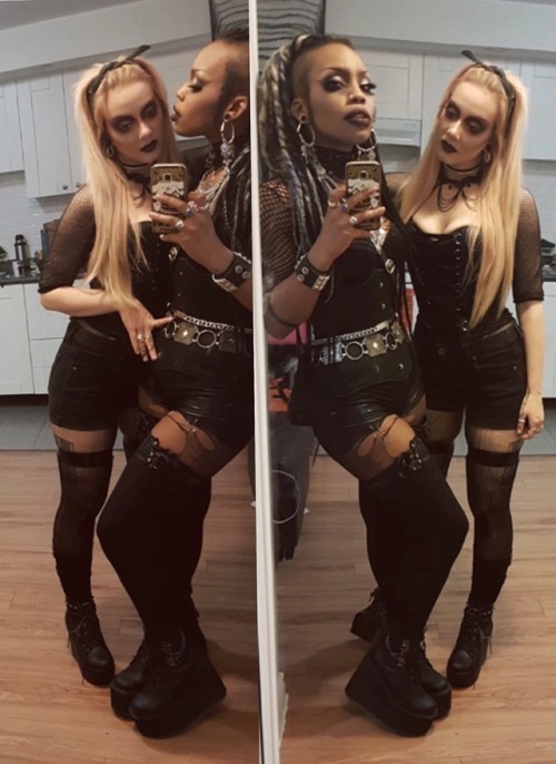 jovgrey:  bunnieandthejets:  🦇🖤 @jovgrey  w/ an angel