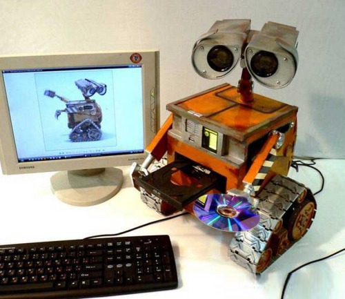 iraffiruse:  Wall-E Computer 