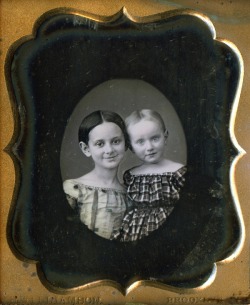 mydaguerreotypecutiepies-blog:Aw, they’re